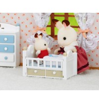 Sylvanian Families - Schokoladenhasen Baby mit Babybett