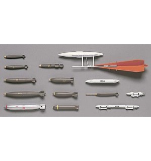 1:48 US Aircraft Weapons A Hasegawa