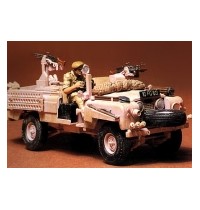 1:35 Brit. SAS Land Rover Hersteller: Tamiya "Pink Panther" + 1 Figur